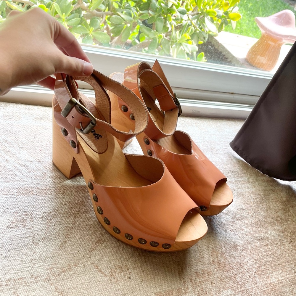 Free People Tan Studded Heels (Sz 7)